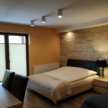 Klaudia Centrum 우스트론